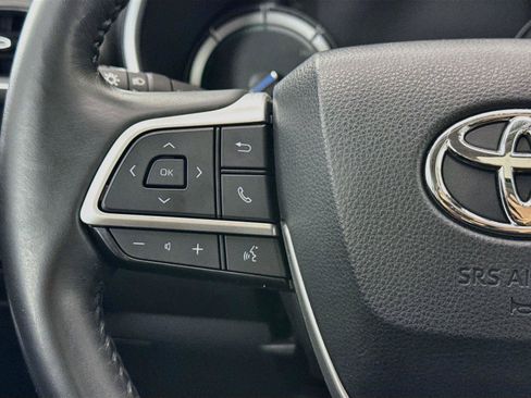 Used 2022 Toyota Highlander Bronze Edition FWD image 17