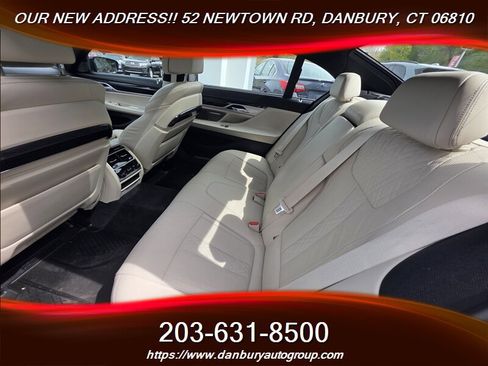 Used 2021 BMW 750i xDrive w/ Executive Package AWD/4WD image 7