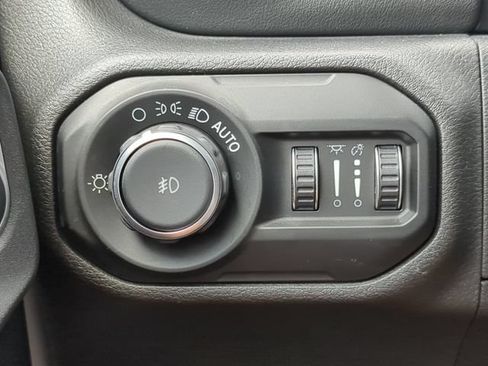 Used 2019 Jeep Wrangler Unlimited Sahara AWD/4WD image 30