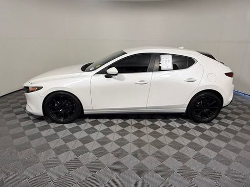 Used 2019 MAZDA MAZDA3 Hatchback w/ Preferred Package FWD image 3