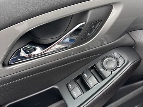 Used 2023 Chevrolet Traverse LT image 26