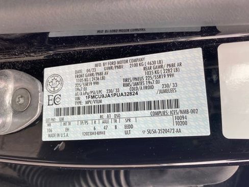 Used 2023 Ford Escape Platinum AWD/4WD image 25