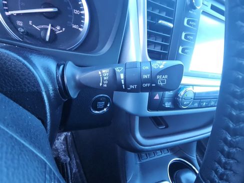 Used 2018 Toyota Highlander XLE image 14