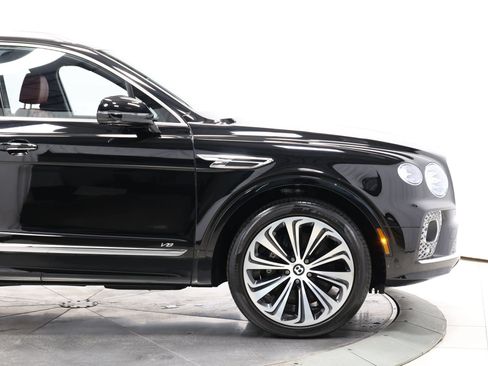 Used 2022 Bentley Bentayga AWD/4WD image 81