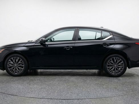 Used 2025 Nissan Altima 2.5 SV image 5
