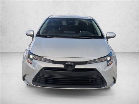 Used 2025 Toyota Corolla LE image 2