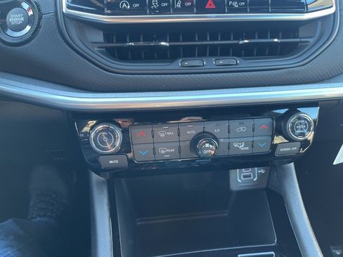 New 2026 Jeep Compass Limited image 24