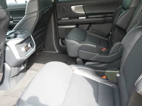 Used 2025 Ford Expedition Platinum w/ Driver's Package AWD/4WD image 13