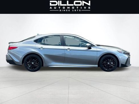 Used 2025 Toyota Camry SE FWD image 3