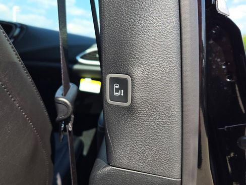 New 2026 Chrysler Pacifica Select image 12