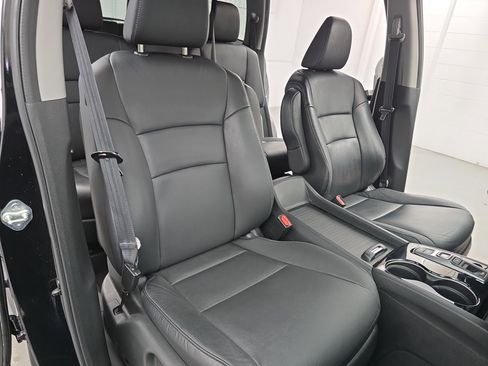 Used 2022 Honda Pilot Touring image 10