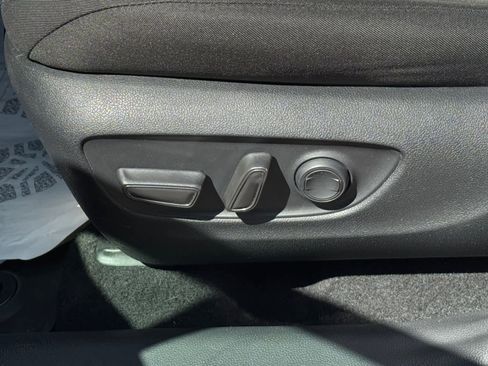 Used 2023 Toyota RAV4 XLE AWD/4WD image 15