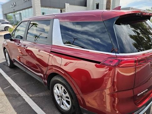 Used 2024 Kia Carnival LX FWD image 11