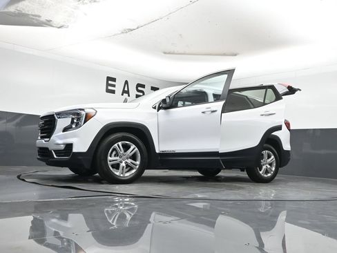Used 2024 GMC Terrain SLE image 38