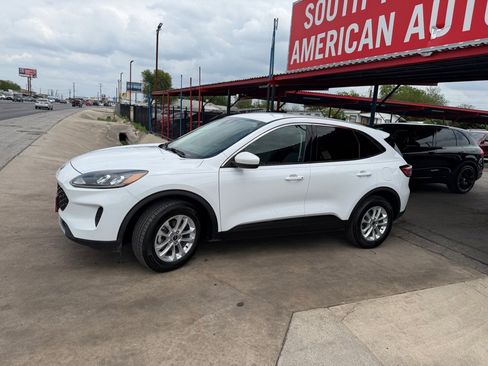 Used 2021 Ford Escape SE image 34