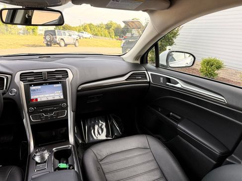 Used 2018 Ford Fusion SE w/ Equipment Group 602A FWD image 24