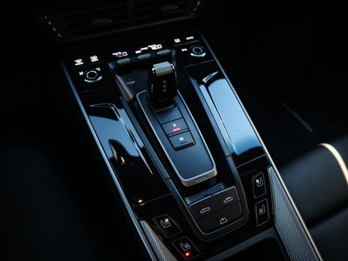 Used 2025 Porsche 911 Carrera image 24