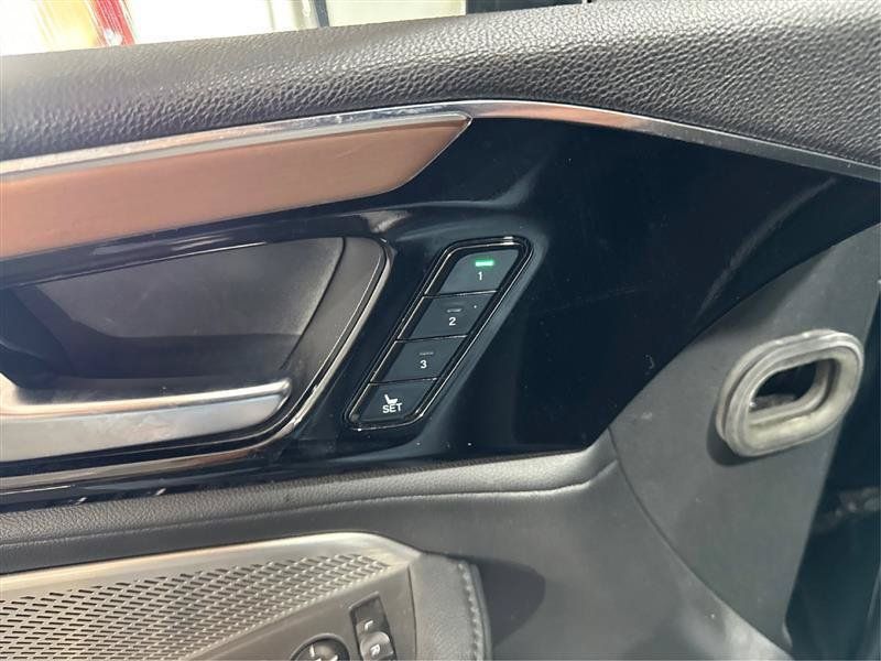Used 2022 Acura MDX SH-AWD image 36