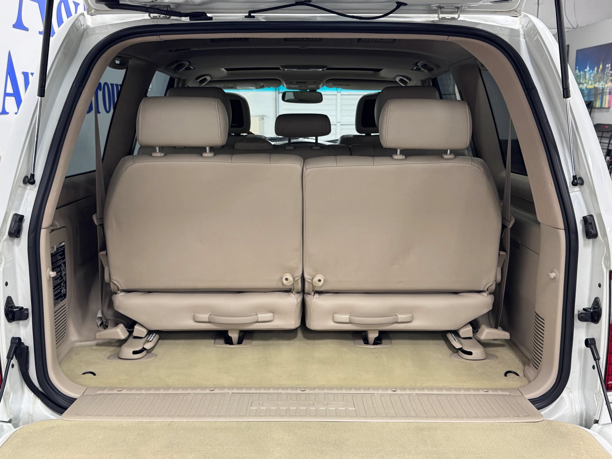 Used 2004 Lexus LX 470 4WD image 6