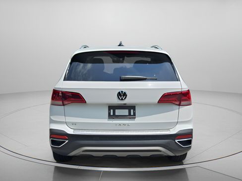 Certified 2023 Volkswagen Taos SE FWD image 4