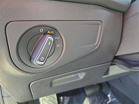 Used 2019 Volkswagen Tiguan SE w/ Panoramic Sunroof Package image 29