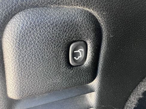 Used 2018 Jeep Grand Cherokee Limited AWD/4WD image 9