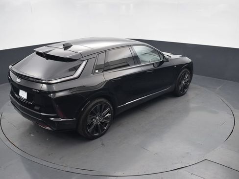 New 2026 Cadillac Lyriq Signature Sport w/ LPO, Floor Liner Package AWD/4WD image 44