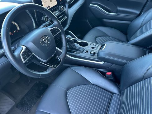 Certified 2025 Toyota Highlander XSE AWD/4WD image 9