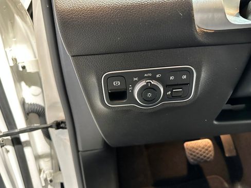 Used 2022 Mercedes-Benz GLB 250 4MATIC image 15