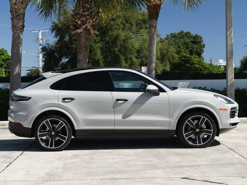 Used 2022 Porsche Cayenne Coupe image 9