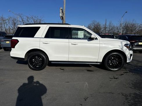 Certified 2022 Ford Expedition XLT image 4