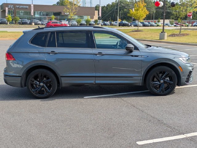 Used 2023 Volkswagen Tiguan SE R-Line FWD image 3