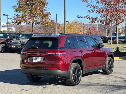 Certified 2024 Jeep Grand Cherokee Altitude image 7