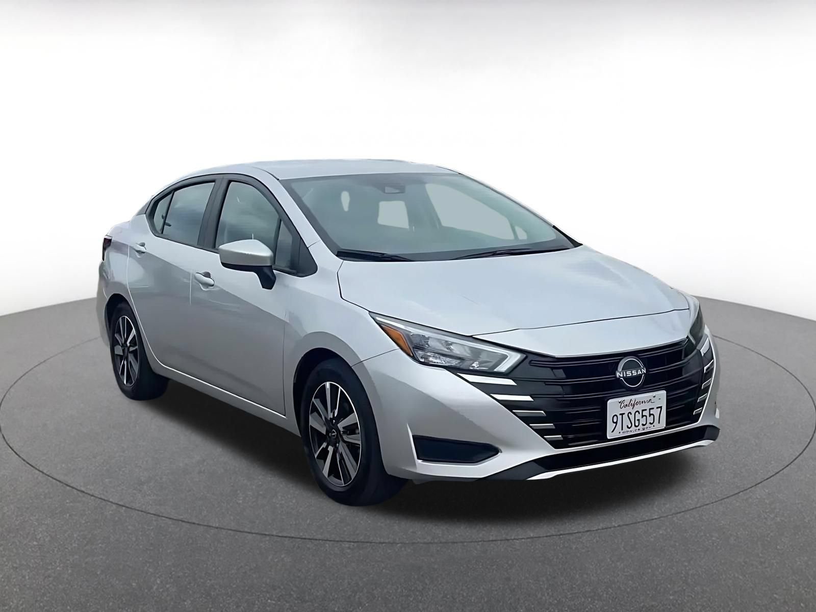 Used 2025 Nissan Versa SV FWD image 3