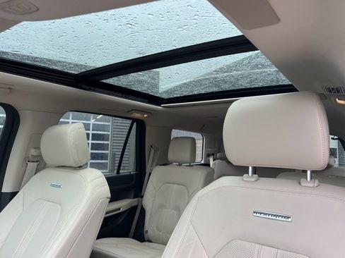 Used 2022 Ford Expedition Platinum image 23