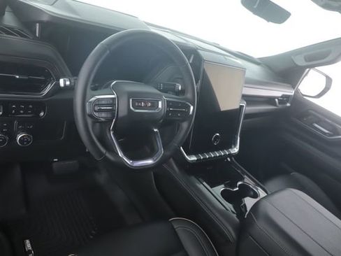 Used 2025 GMC Yukon Elevation w/ Technology Package AWD/4WD image 17