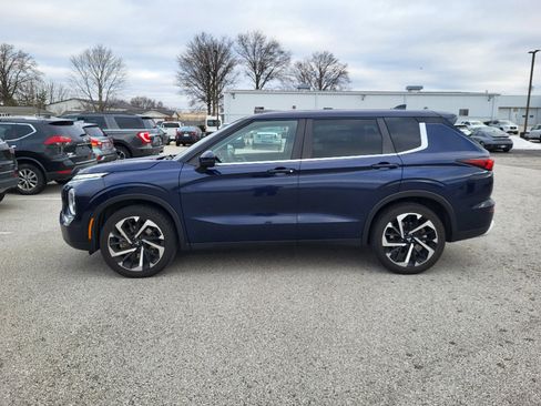 Used 2023 Mitsubishi Outlander SE image 10