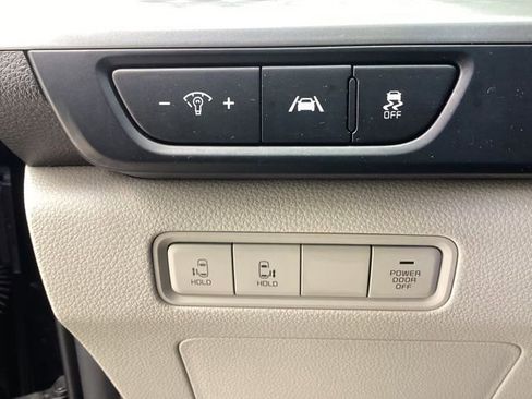 Used 2023 Kia Carnival LX FWD image 22