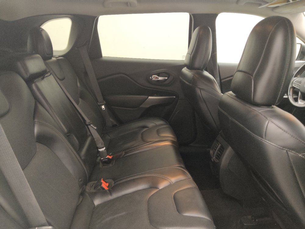 Used 2019 Jeep Cherokee Limited FWD image 19
