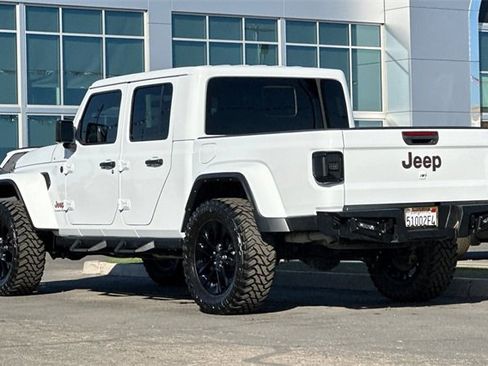 Certified 2025 Jeep Gladiator Nighthawk image 5