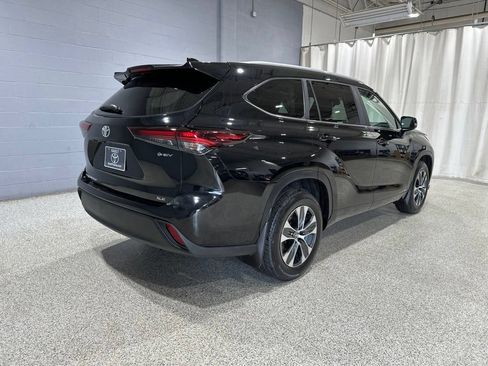 Certified 2026 Toyota Highlander XLE AWD/4WD image 3