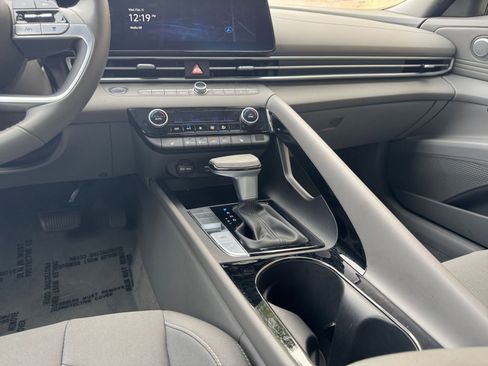 Used 2025 Hyundai Elantra SEL image 43