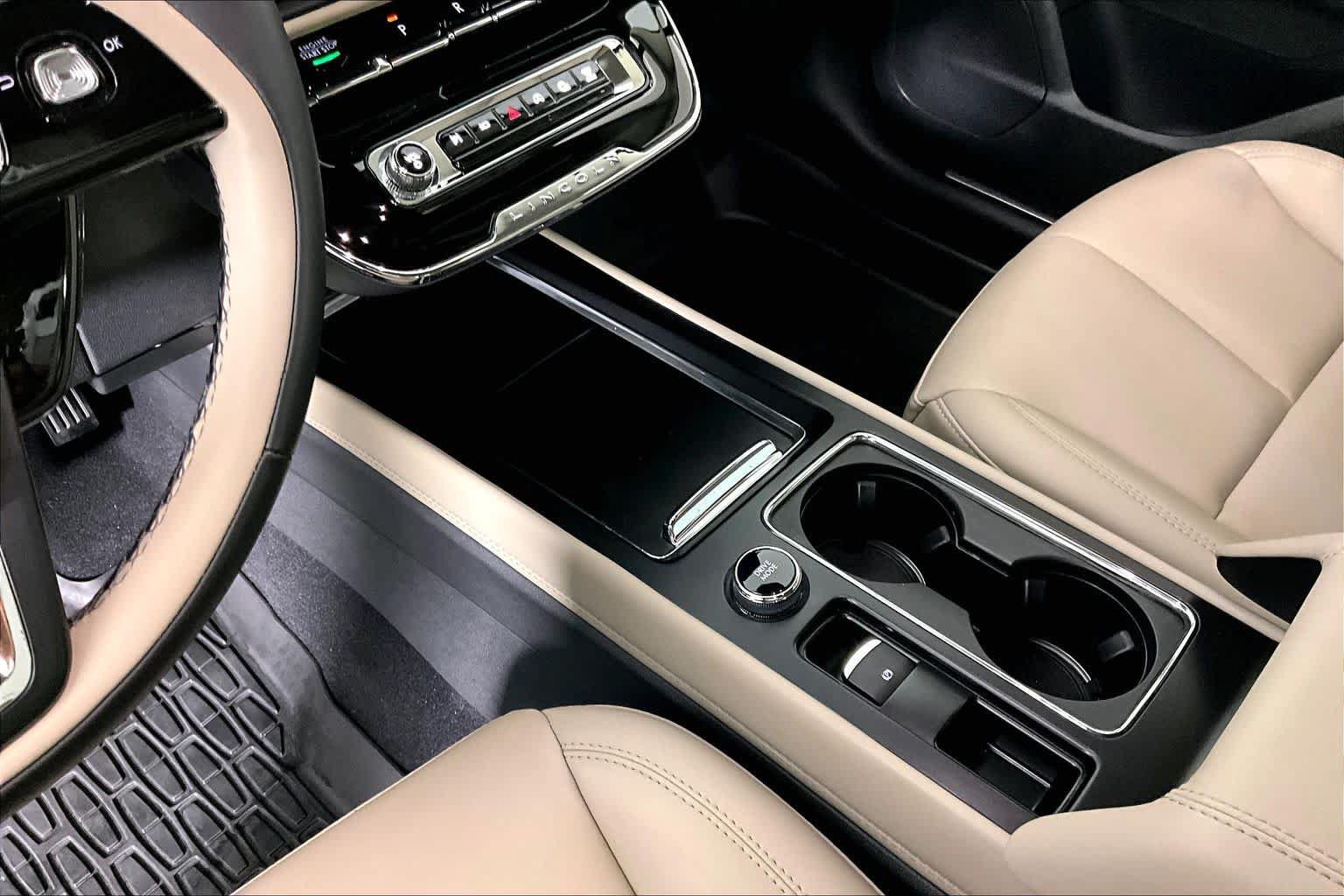 Used 2025 Lincoln Corsair FWD image 16