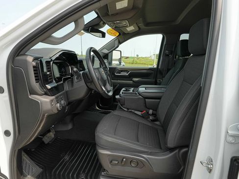 Used 2025 Chevrolet Silverado 2500 LT w/ Convenience Package AWD/4WD image 16