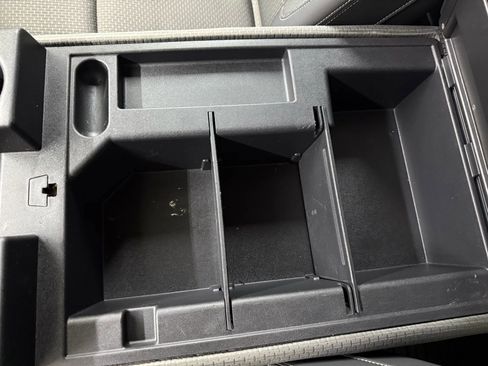 Used 2020 Nissan Titan S image 29