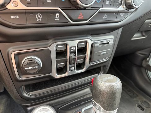 Used 2023 Jeep Wrangler Unlimited Sport AWD/4WD image 34