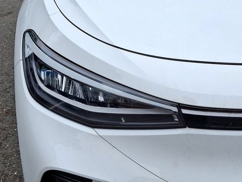 Certified 2025 Volkswagen ID.4 Pro RWD image 9