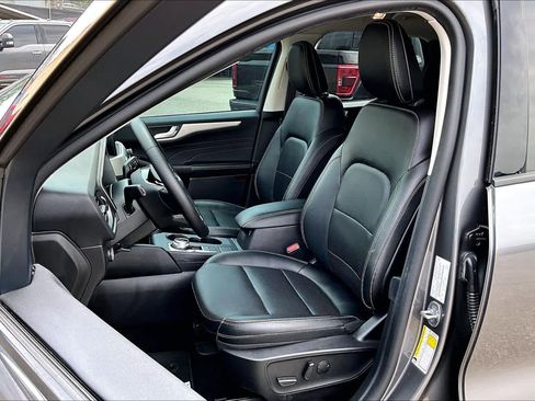 Used 2022 Ford Escape SEL w/ Technology Package FWD image 8