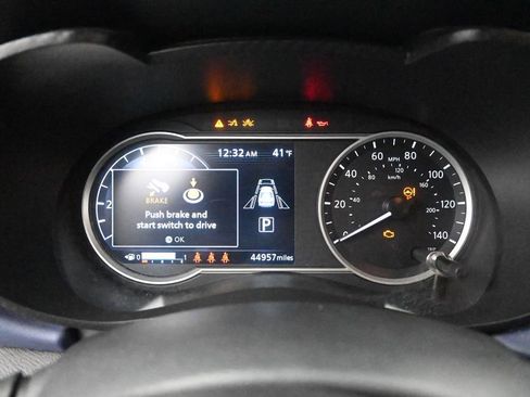 Used 2023 Nissan Versa SV image 32