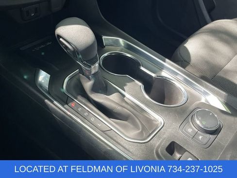 Used 2023 Chevrolet Traverse LT FWD image 15